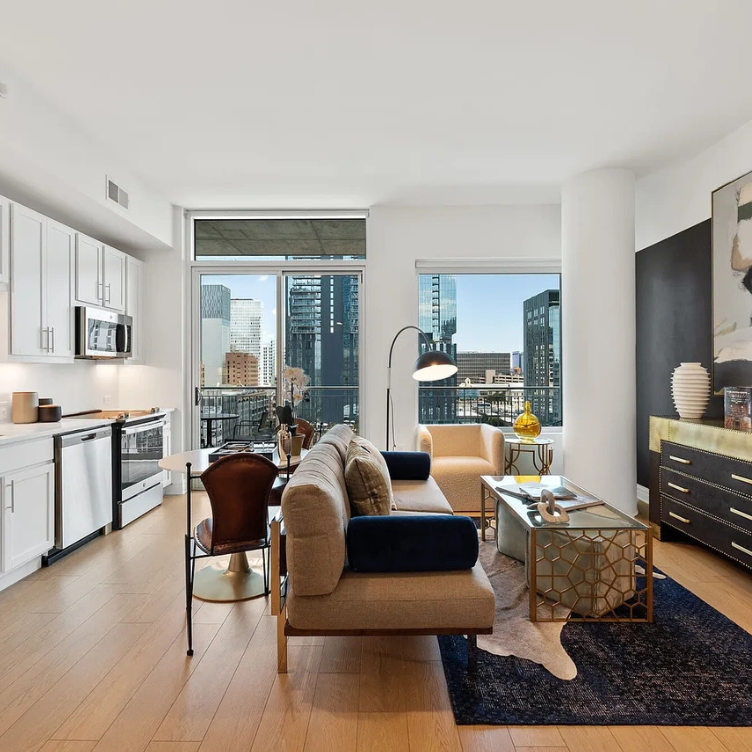 Modern Studio Apartment - Downtown Austin, TX