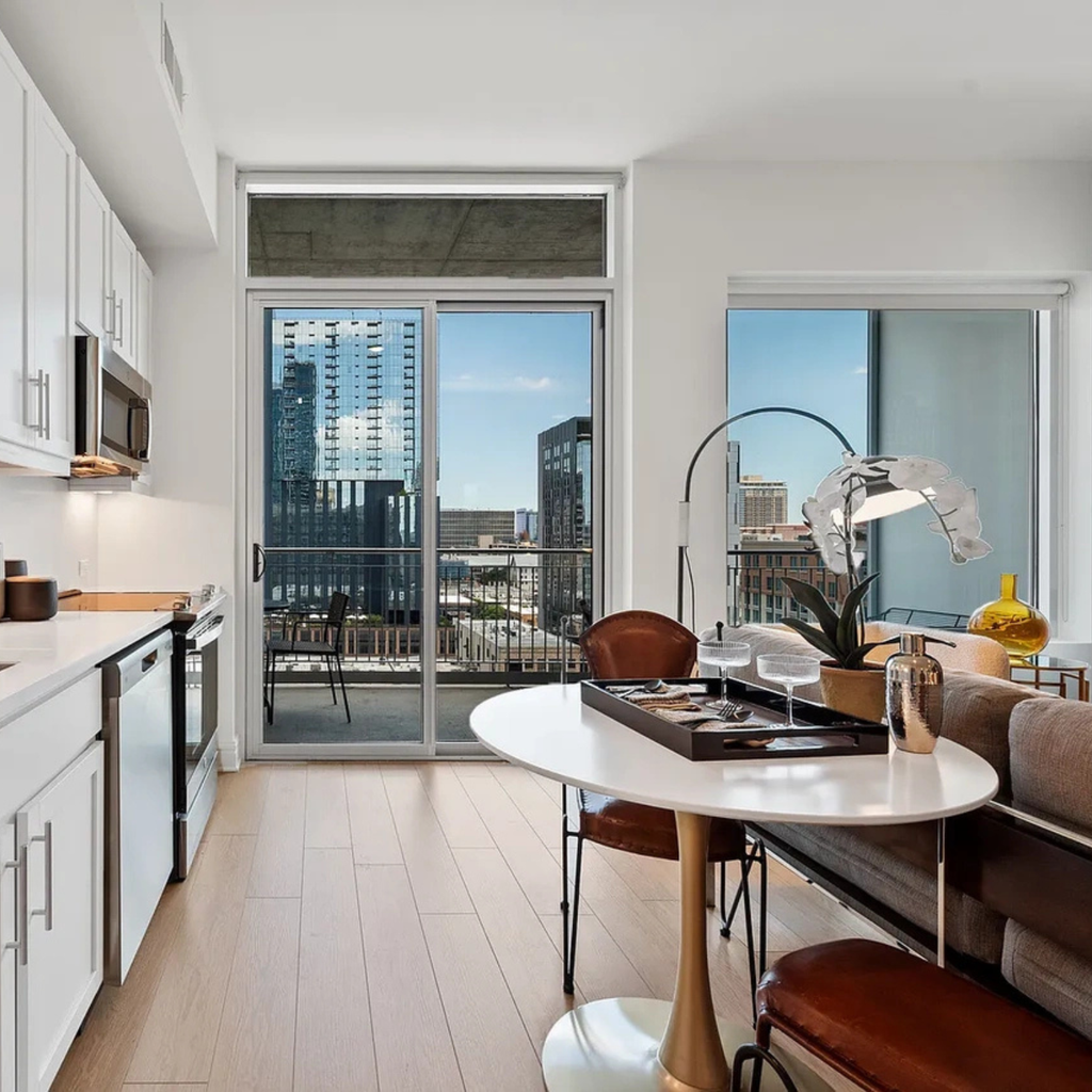 Modern Studio Apartment - Downtown Austin, TX