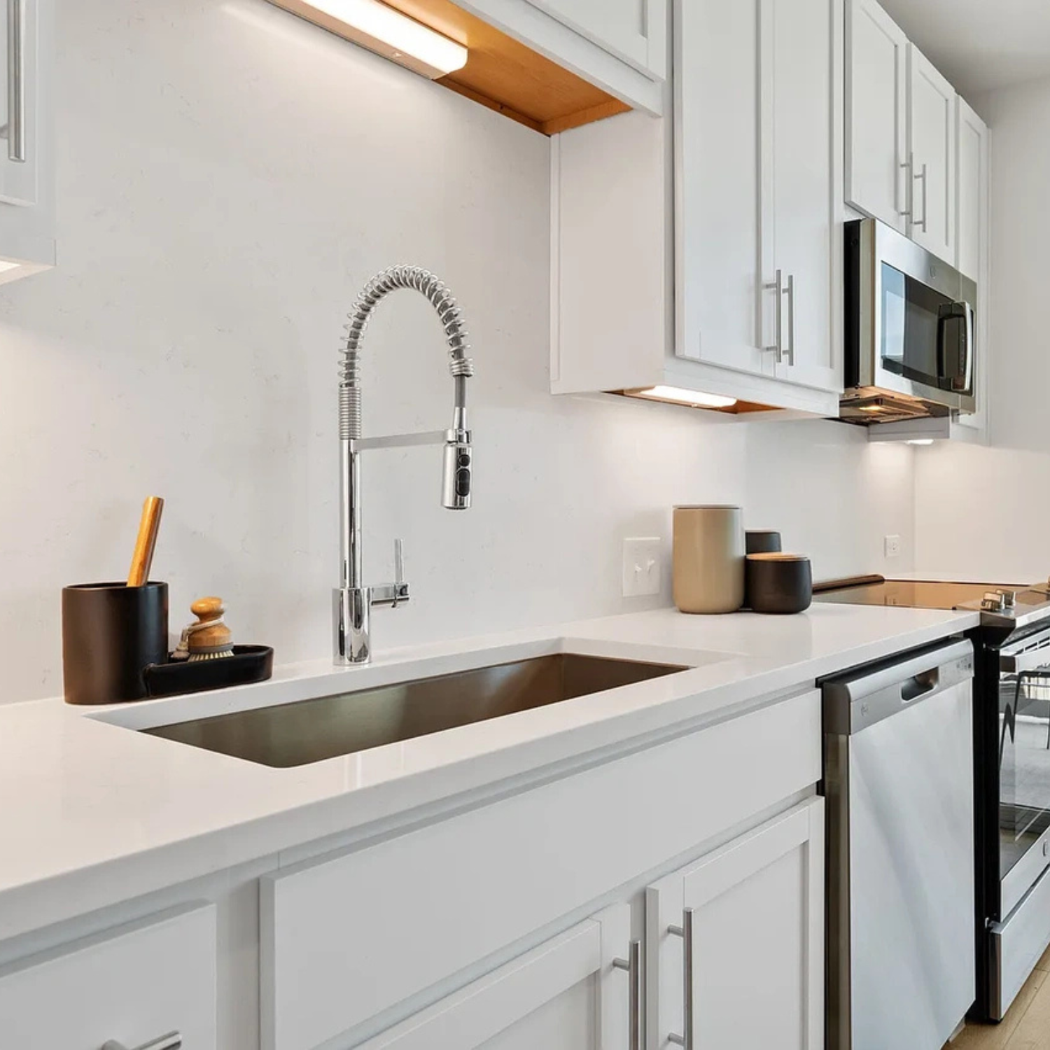 Modern Studio Apartment - Downtown Austin, TX
