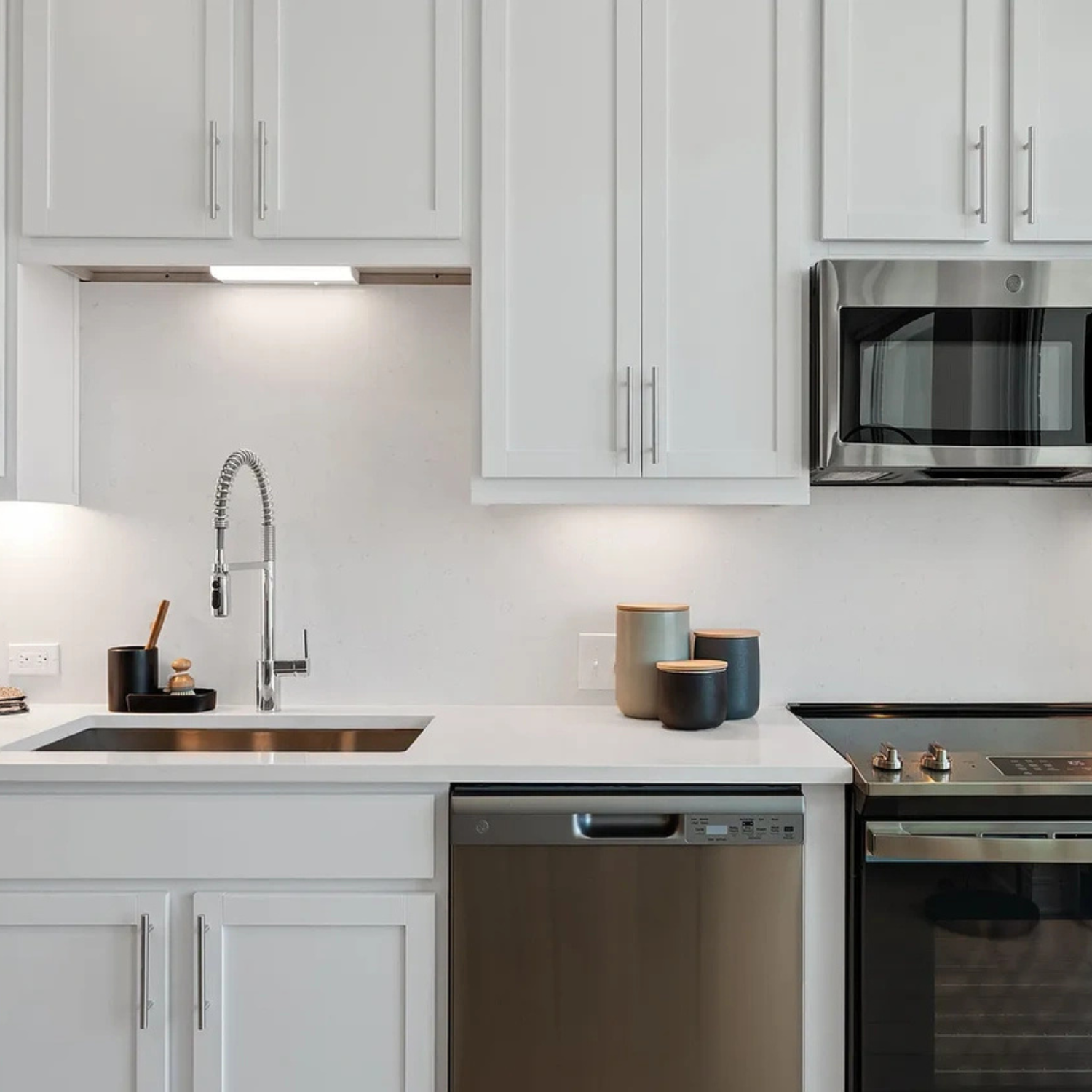 Modern Studio Apartment - Downtown Austin, TX